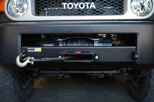 Front view of Toyota FJ Cruiser with Metal Tech Stronghold winch bumper and synthetic winch rope installed.