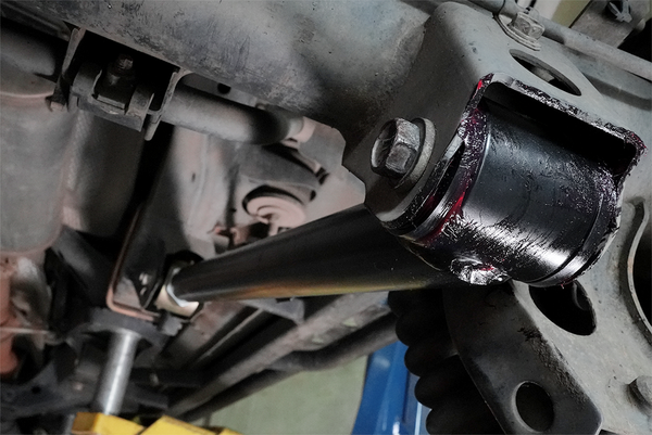 Close-up of installed Metal Tech 4x4 rear upper link showing black metal construction and mounting hardware.